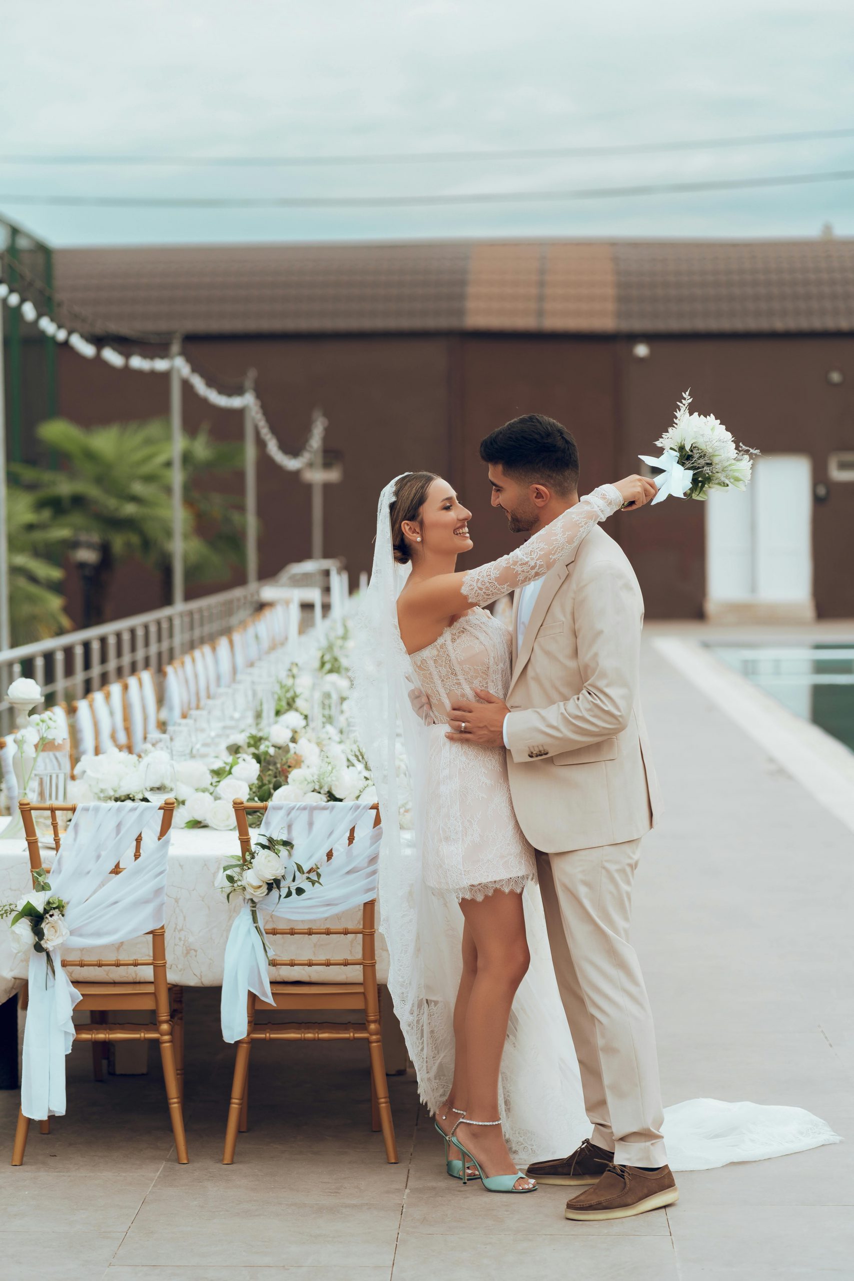 modern wedding centerpieces gold