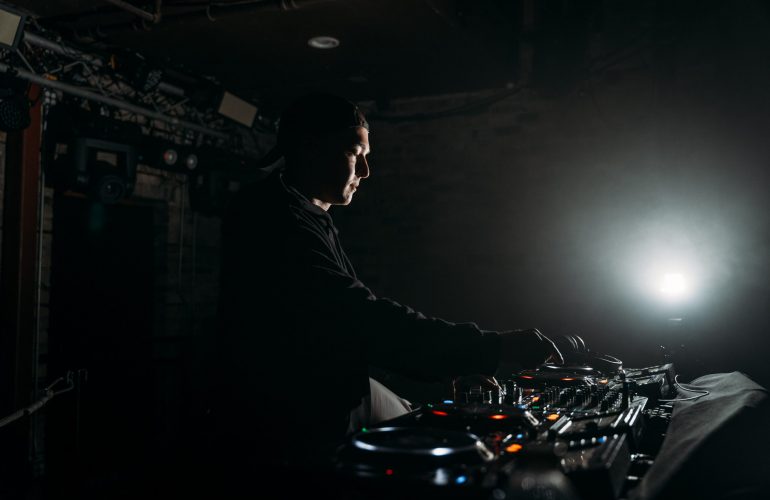 DJ